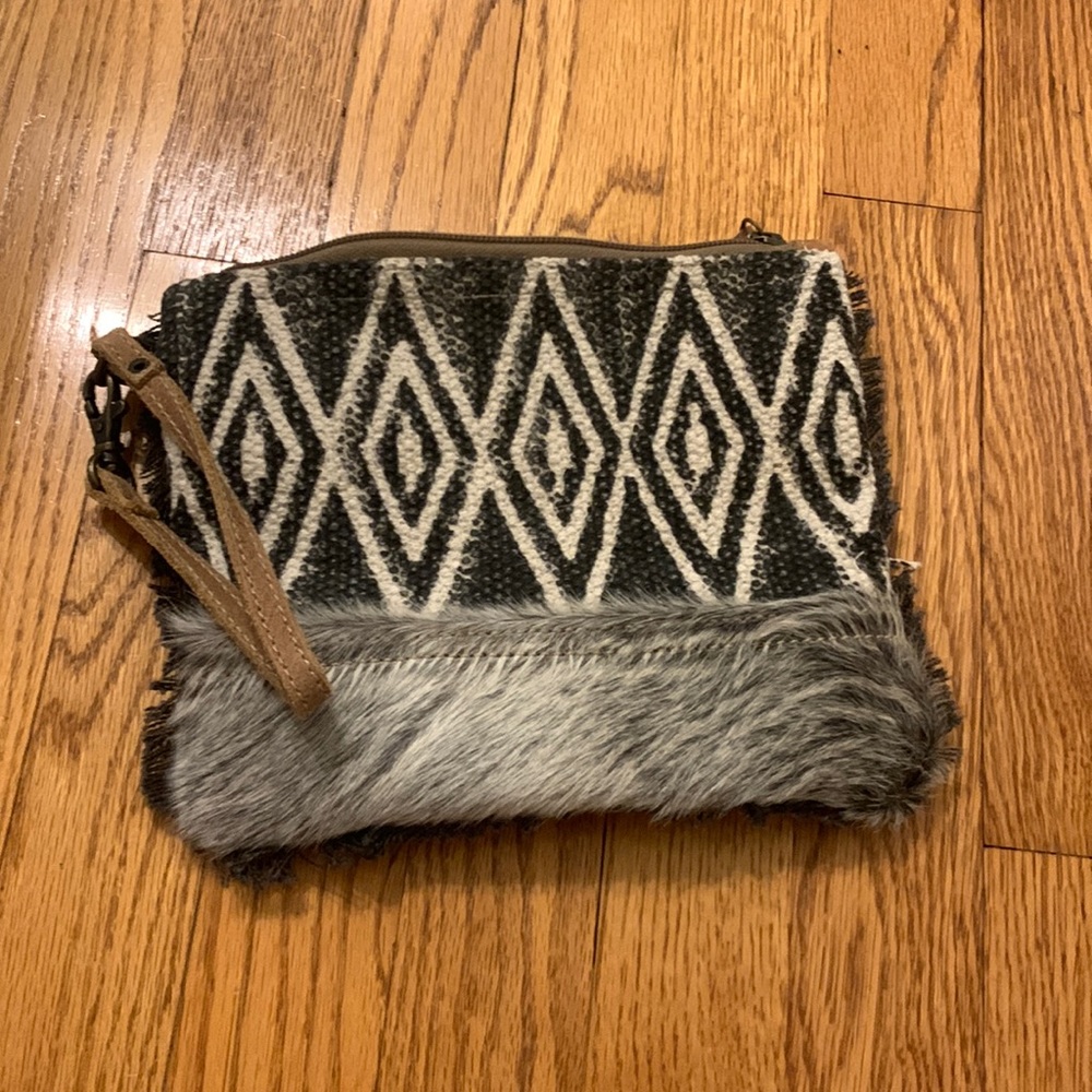 Myra bag pouch